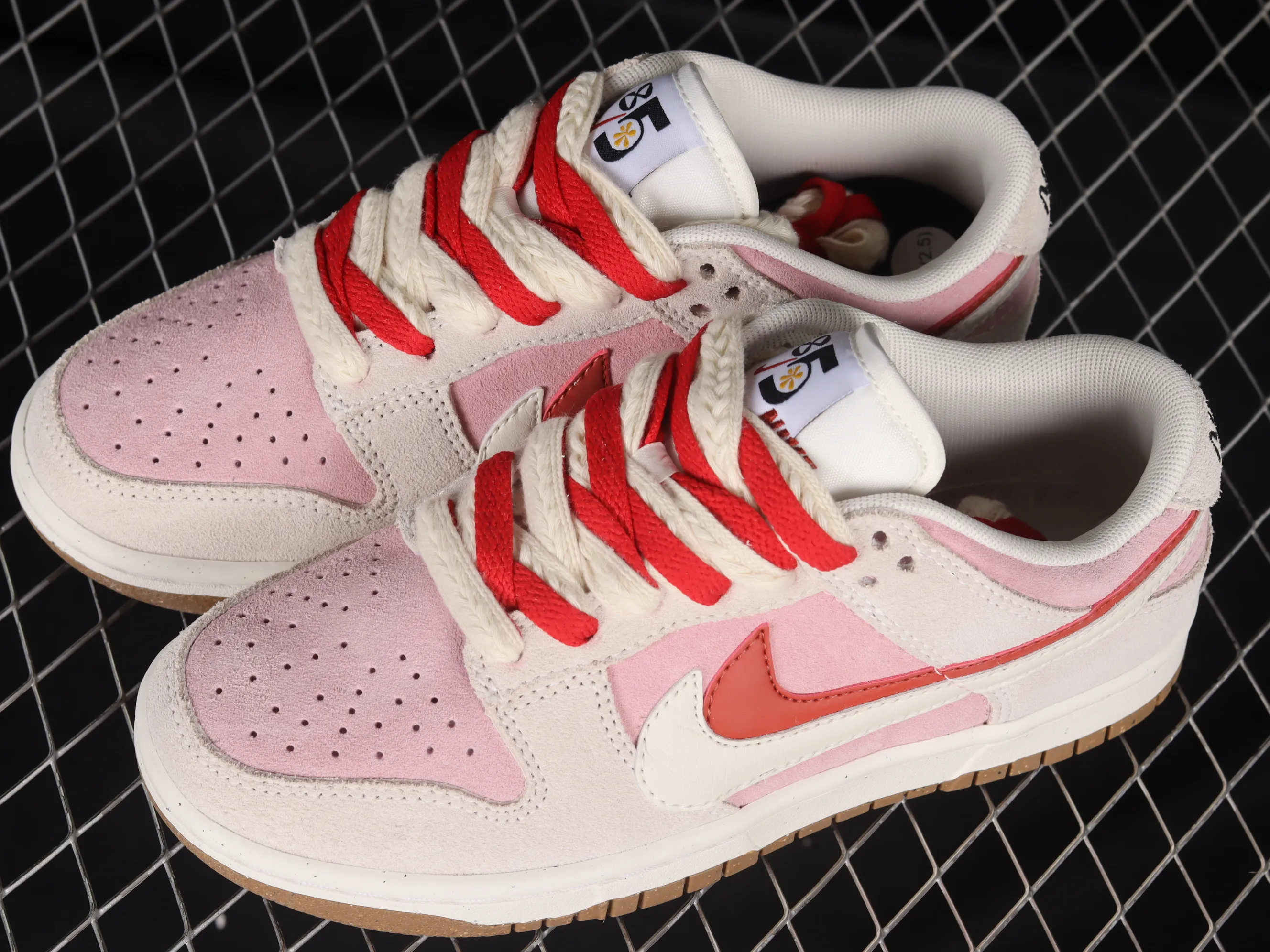 All categories Nk SB Dunk series Nk SB Dunk Low low-top sneakers Nk SB Dunk Low "85" red and white double hook SB low-top sports and leisure sneakers DO9457-100